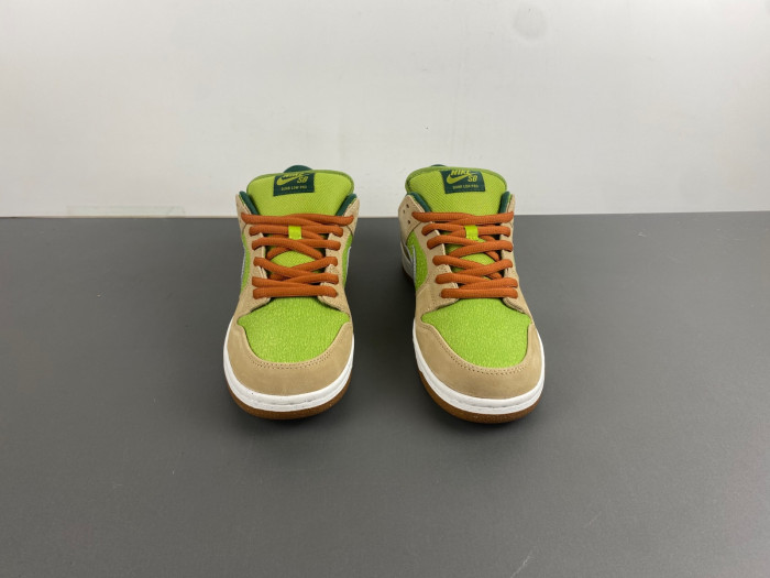 Nike SB Dunk Low “Escargot”  FQ7585-200