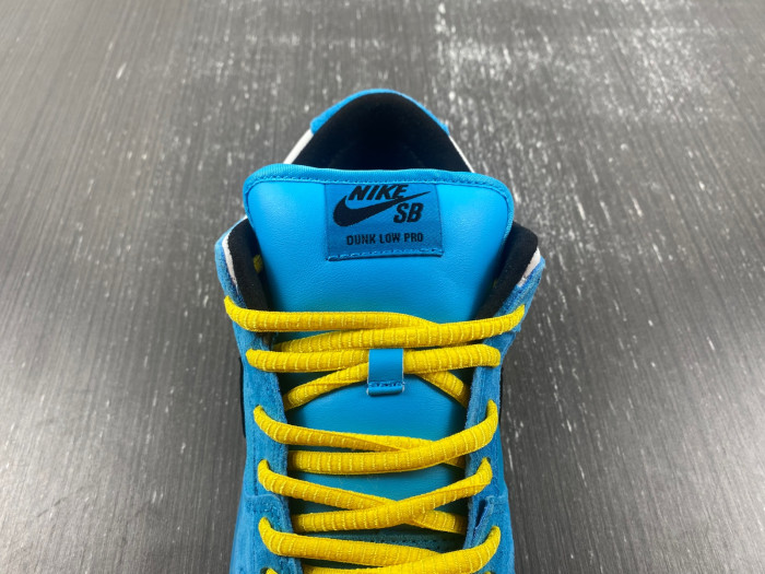 The Powerpuff Girls x Nike SB Dunk Low “Buttercup”  FZ8319-300