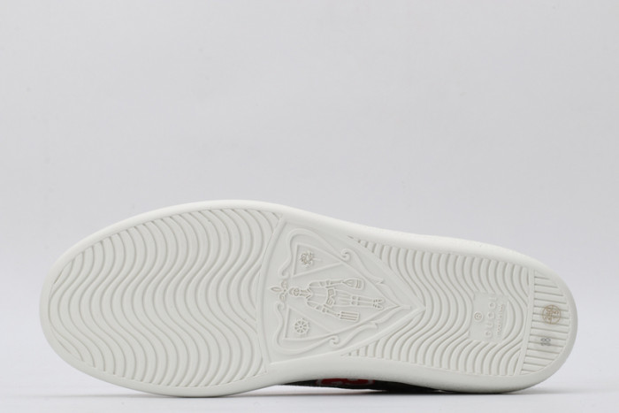 Gv*c ace embroidered low-top sneaker