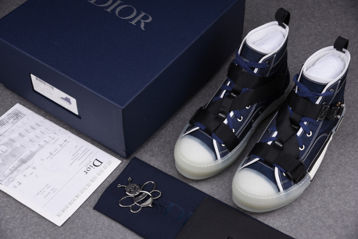 D10R B23 Oblique High Top Sneaker