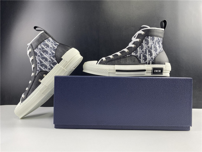 D10R B23 Oblique High Top Sneaker