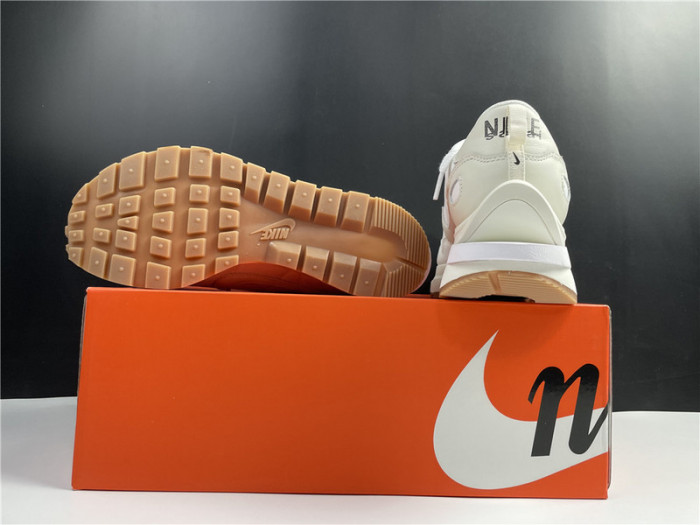 Nike Vaporwaffle Sacai Sail Gum DD1875-100