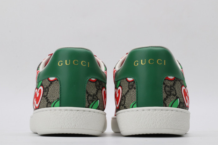 Gv*c ace embroidered low-top sneaker