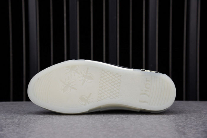 D10R B23 Oblique High Top Sneaker