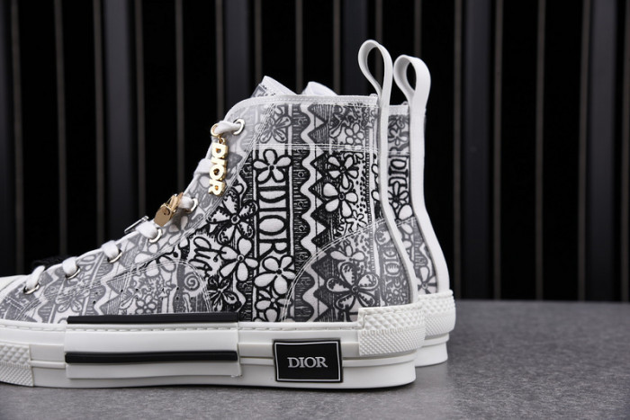 D10R B23 Oblique High Top Sneaker