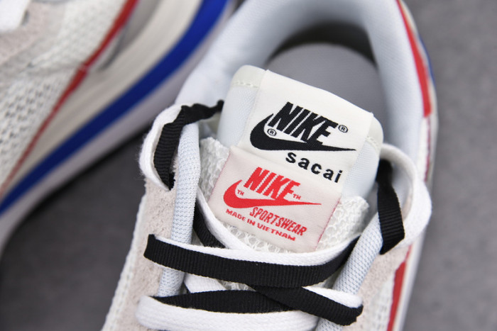 Nike Vaporwaffle sacai Sport Fuchsia Game Royal  CV1363-100