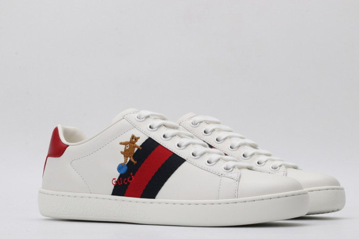 Gv*c ace embroidered low-top sneaker